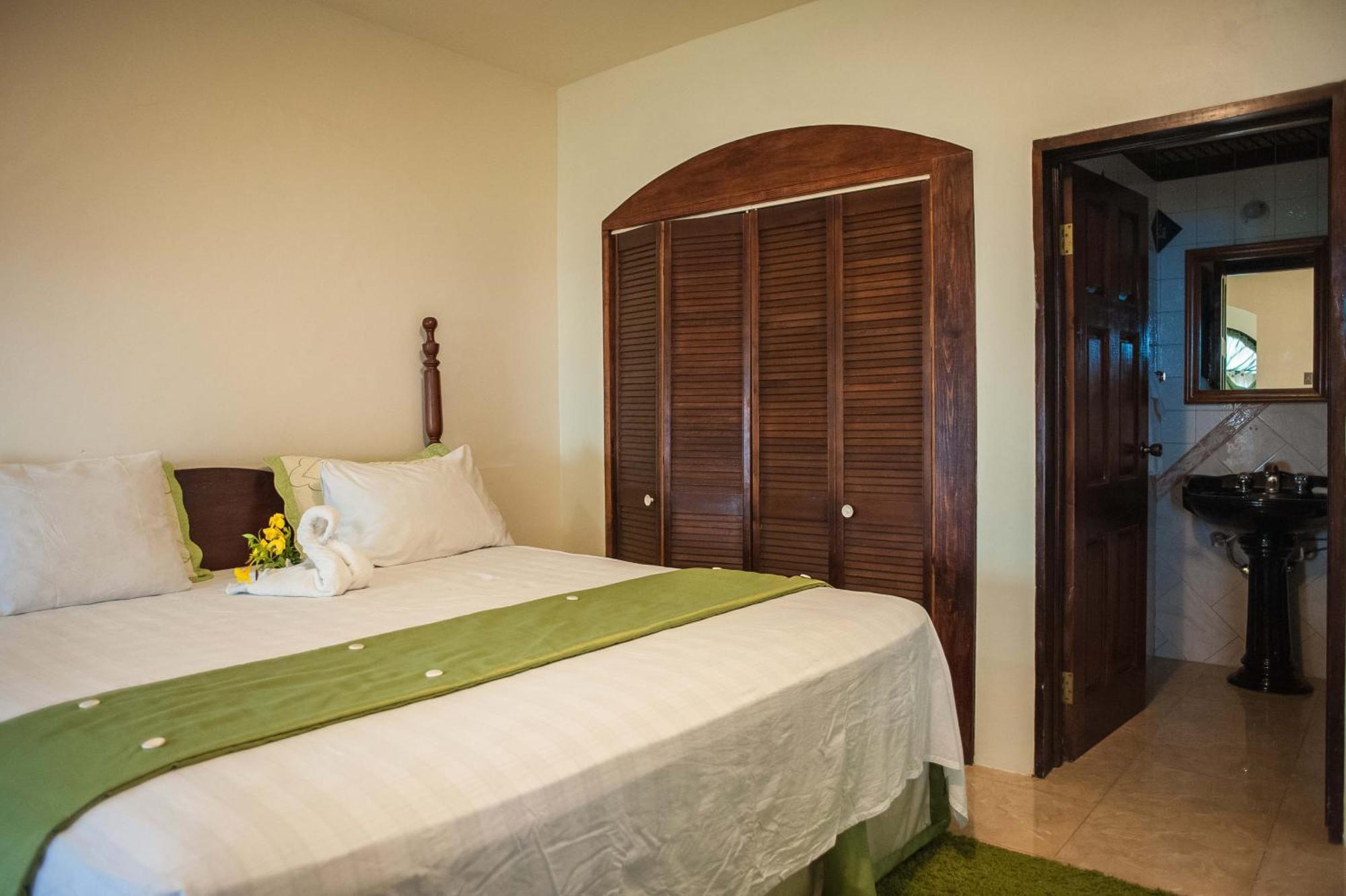 Clarridge View Guesthouse Montego Bay Exterior photo