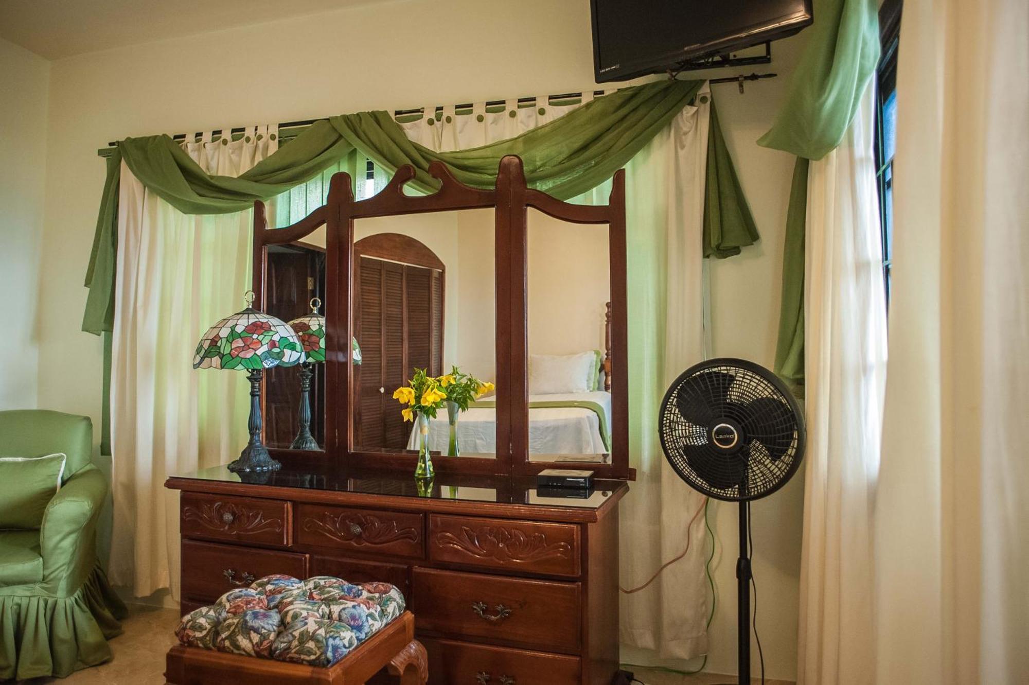 Clarridge View Guesthouse Montego Bay Exterior photo