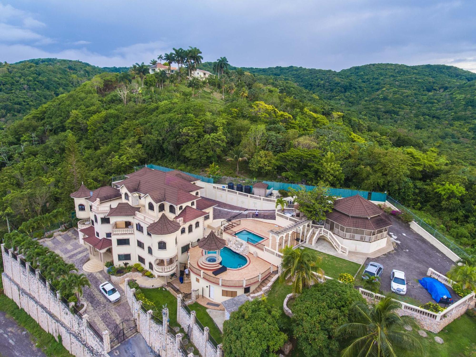 Clarridge View Guesthouse Montego Bay Exterior photo